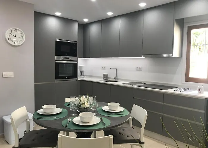 Дом отдыха Club, Palmeras 12